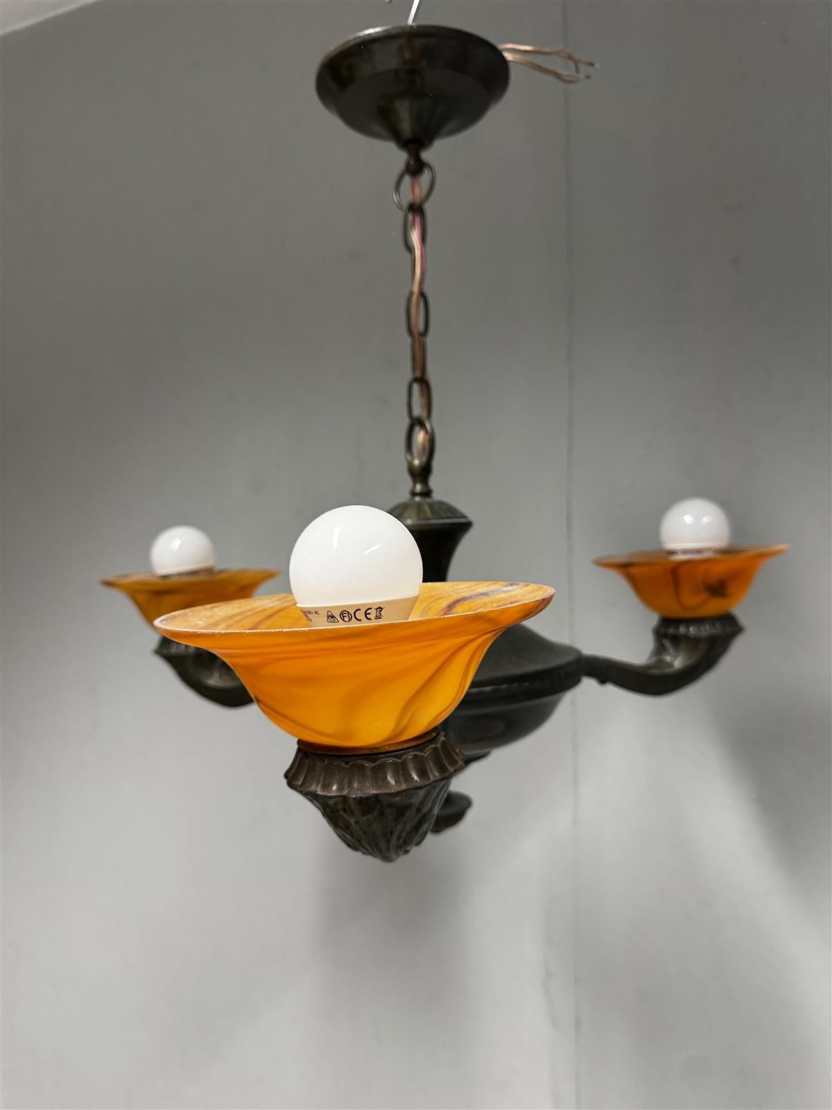 Art Deco kattovalaisin kolme valaisinpistettä