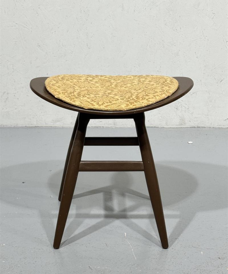 Keravan puusepäntehdas Ellipsi jakkara Olof Ottelin