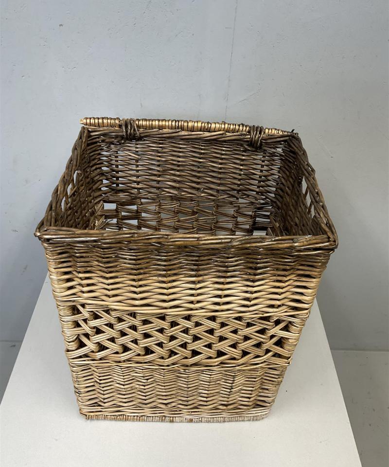 Punottu säilytyskori