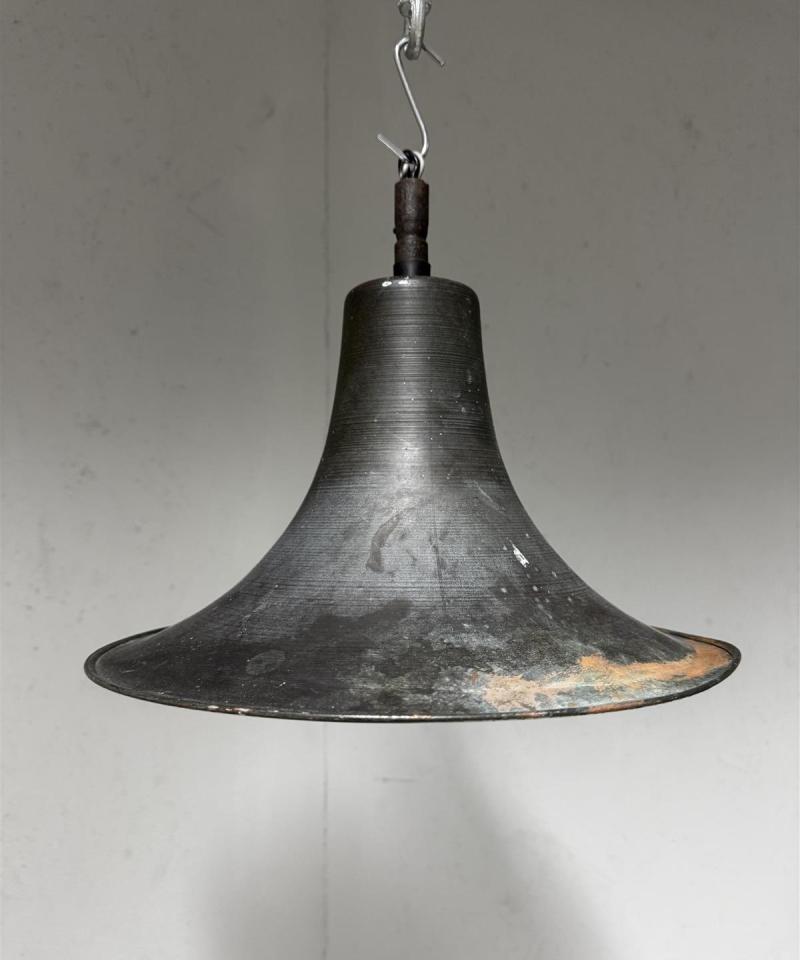 Rustiikki teollisuusvalaisin metalli