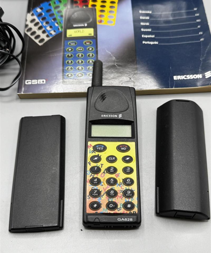Retro Ericsson GA 628 matkapuhelin