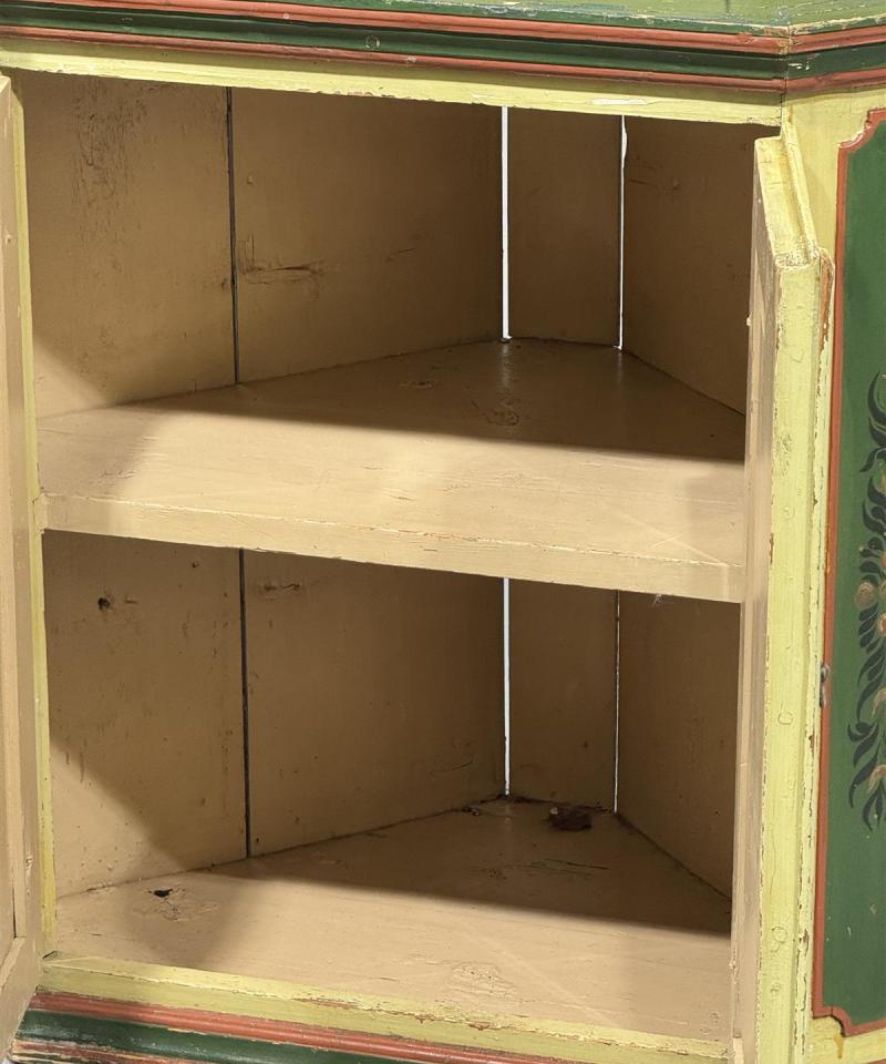 Vintage talonpoikaisrokokoo kaappi 1800-luku