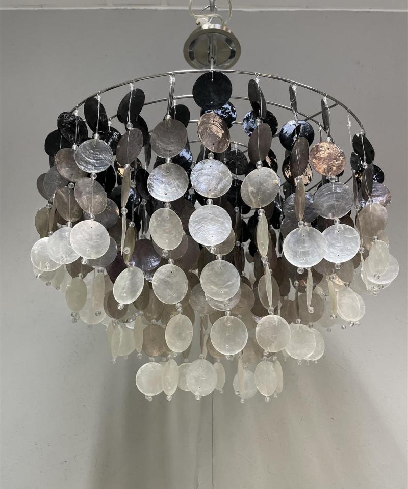 Brilliant ”Simpukankuori” kattovalaisin