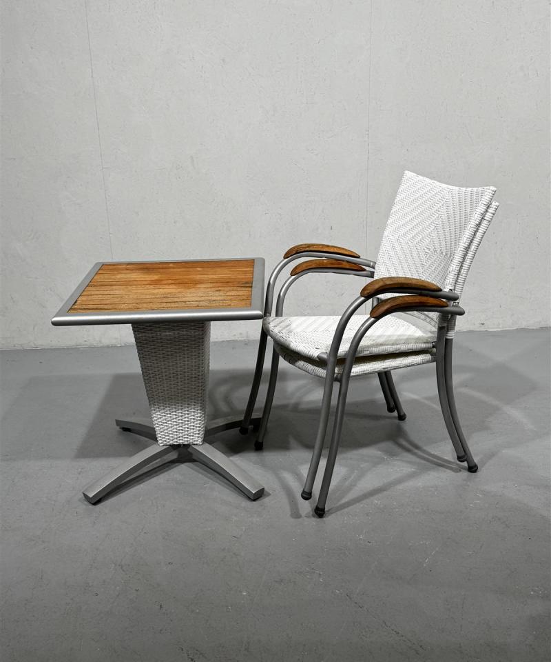 Parveketuolisetti (2 kpl) ja pöytä