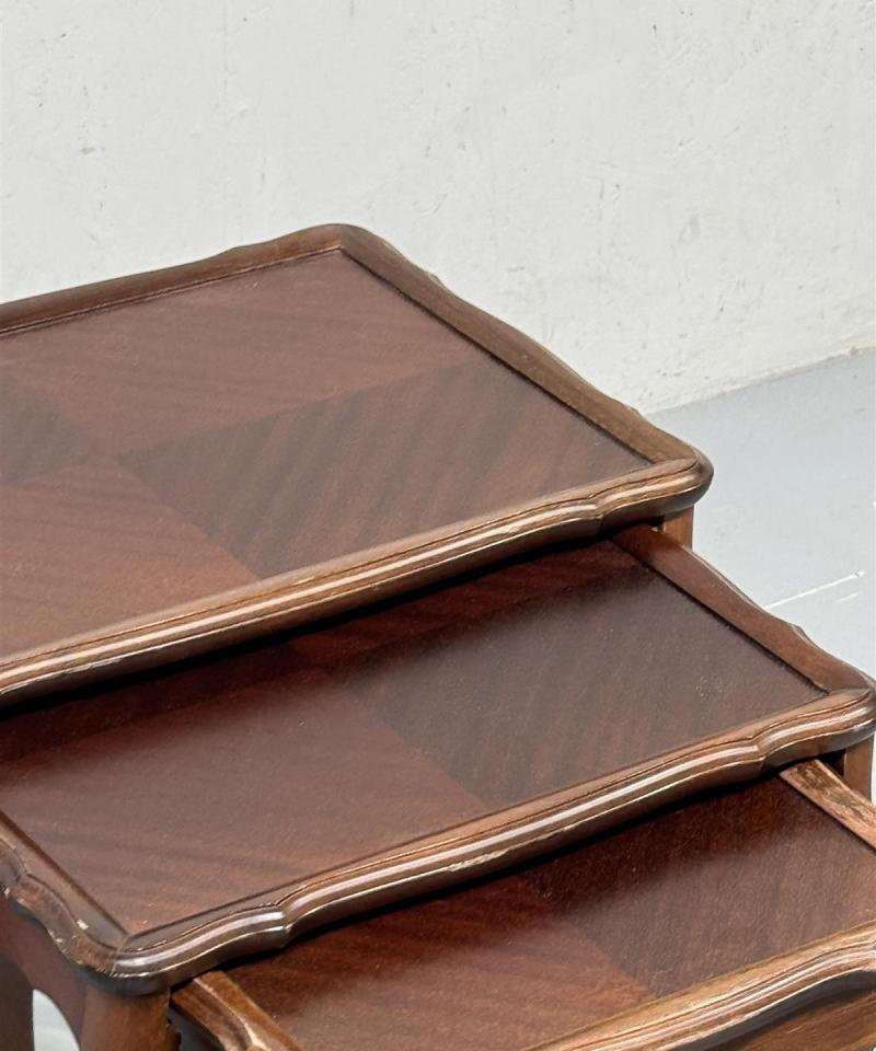 Vintage talonpoikaisrokokoo sarjapöytä, puu