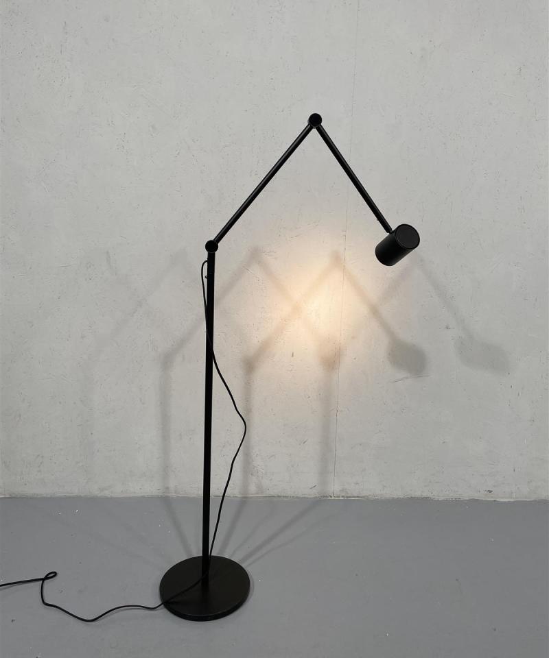 Ikea Nymåne lattiavalaisin