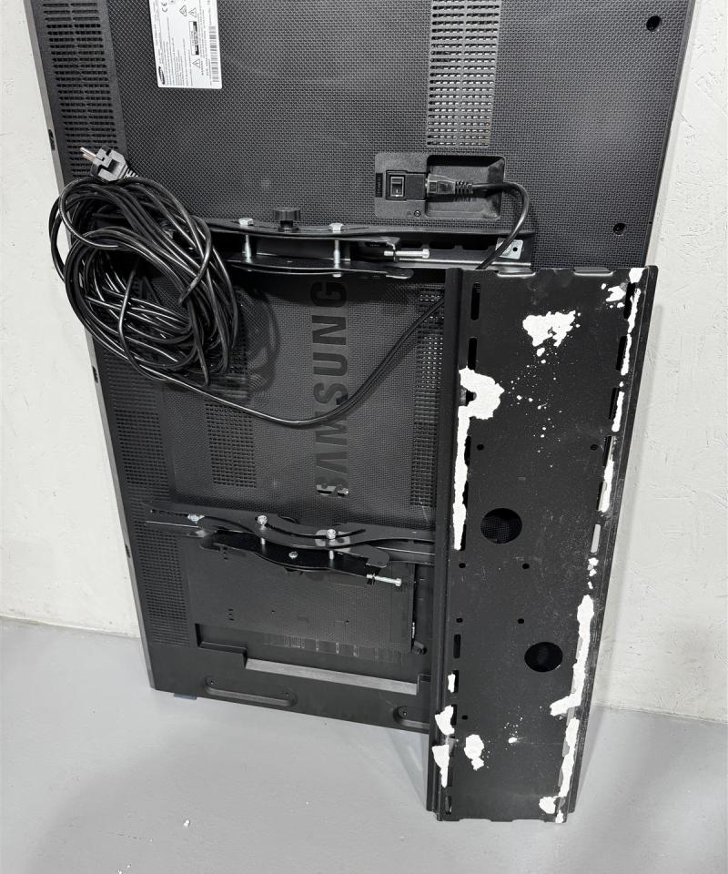 Samsung DM55D näyttö