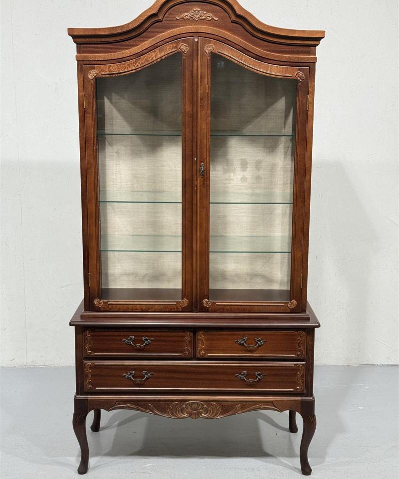 Vintage rokokoo astiakaappi puu