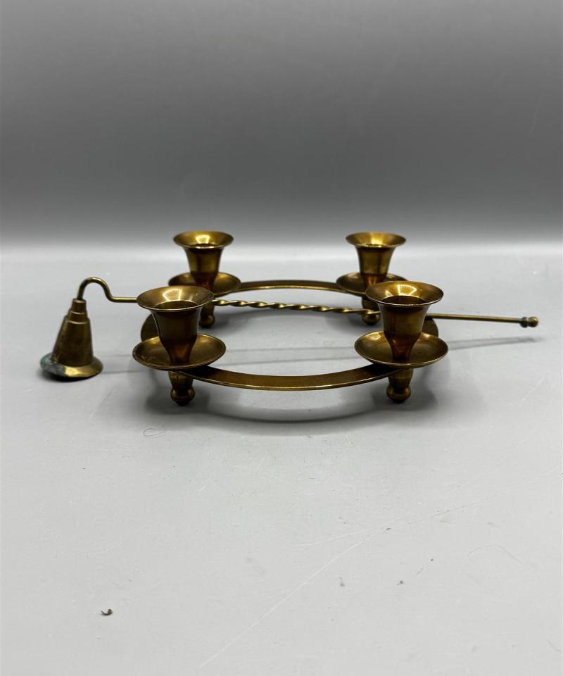 Vintage adventtikynttelikkö ja sammutin messinki