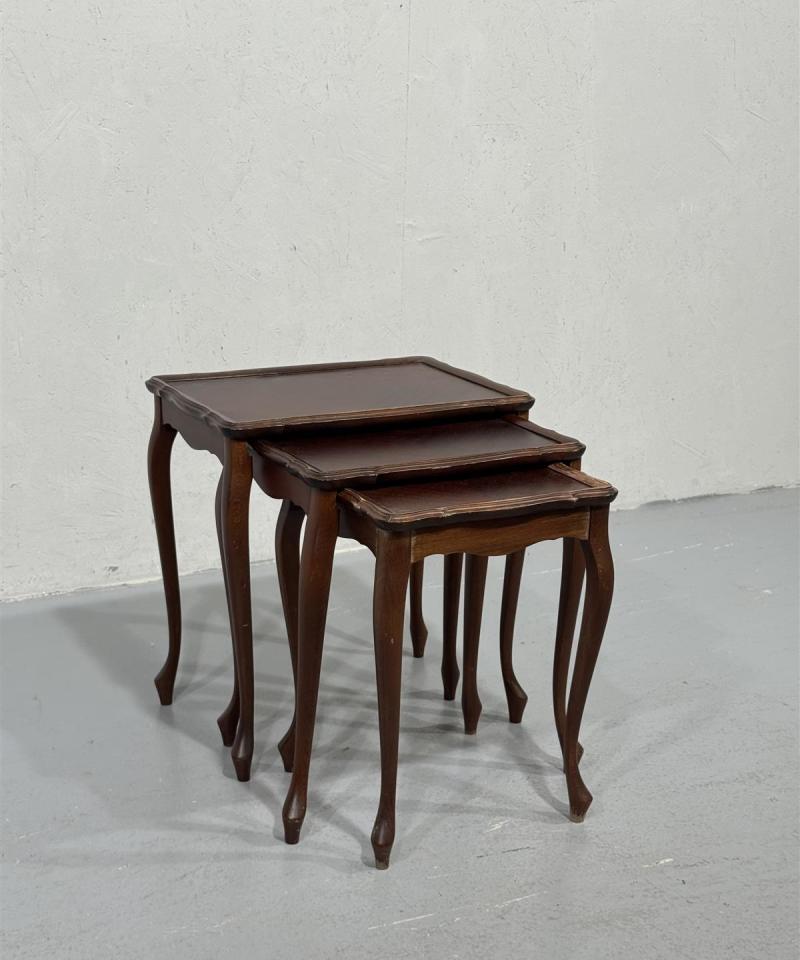 Vintage talonpoikaisrokokoo sarjapöytä, puu