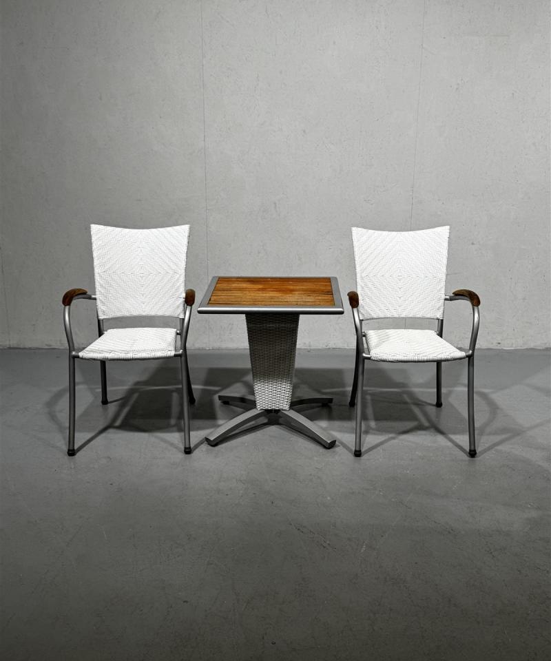 Parveketuolisetti (2 kpl) ja pöytä