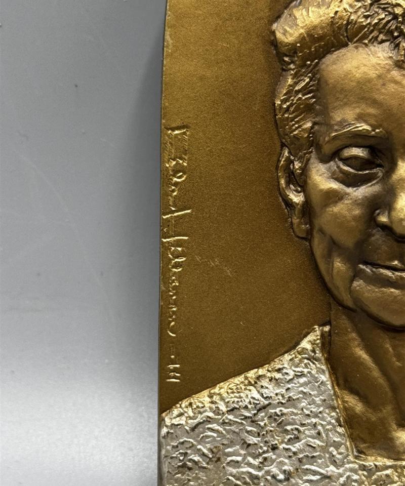 Sylvi Kekkonen reliefi messinki Eila Hiltunen -74