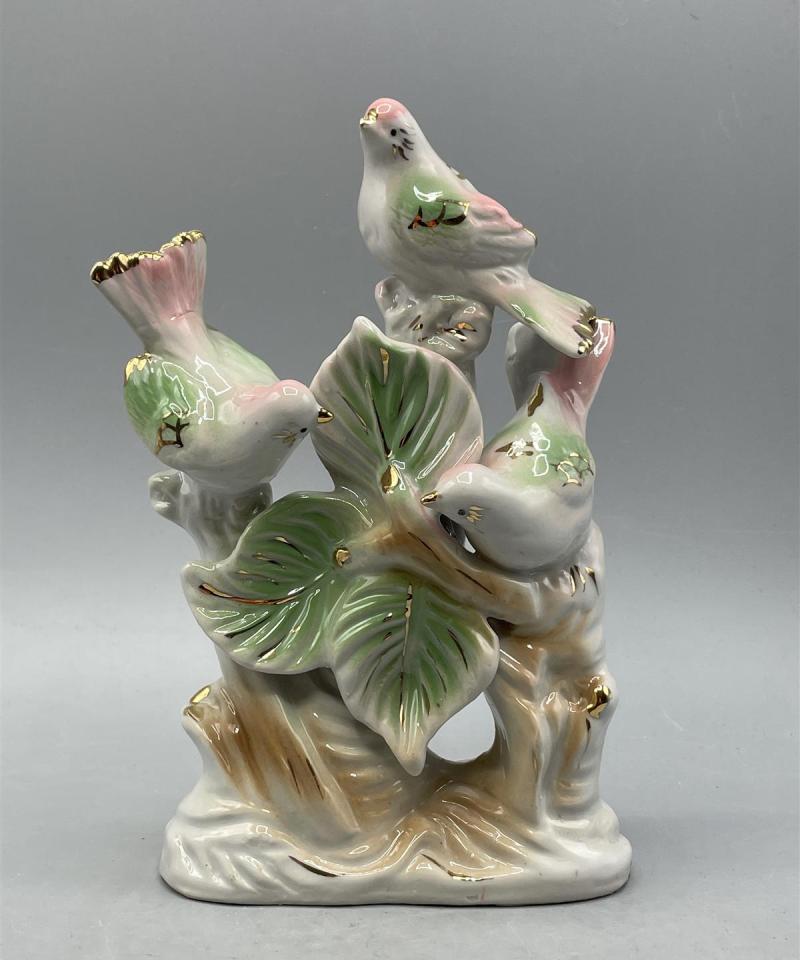 Linnut posliinifiguuri