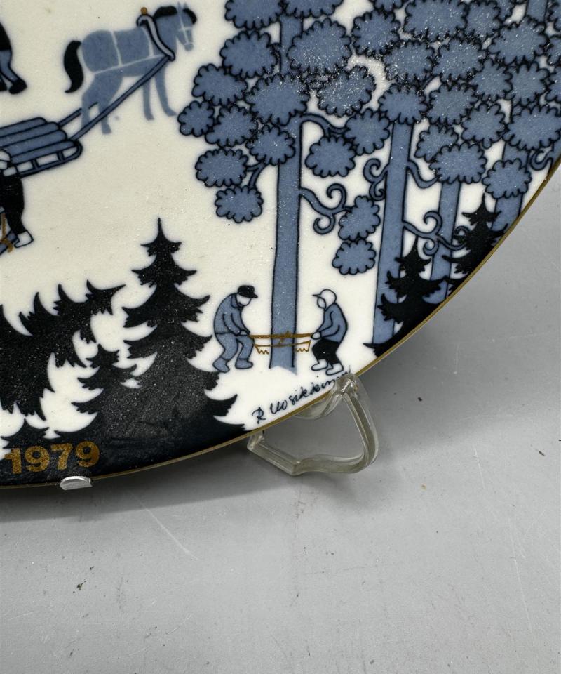 Arabia joululautanen 1979 Raija Uosikkinen