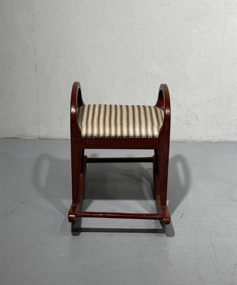 Talonpoikaistyyli keinuva jakkara, puu