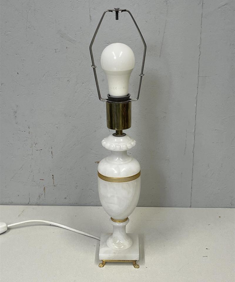 Vintage pöytävalaisin marmori valkoinen