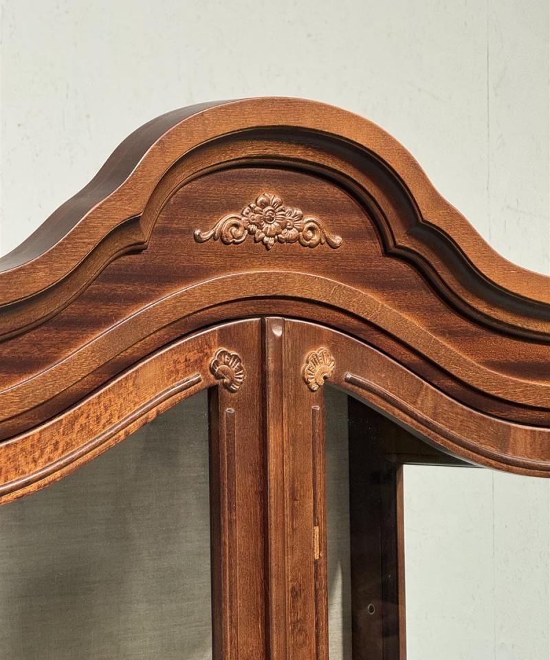 Vintage rokokoo astiakaappi puu