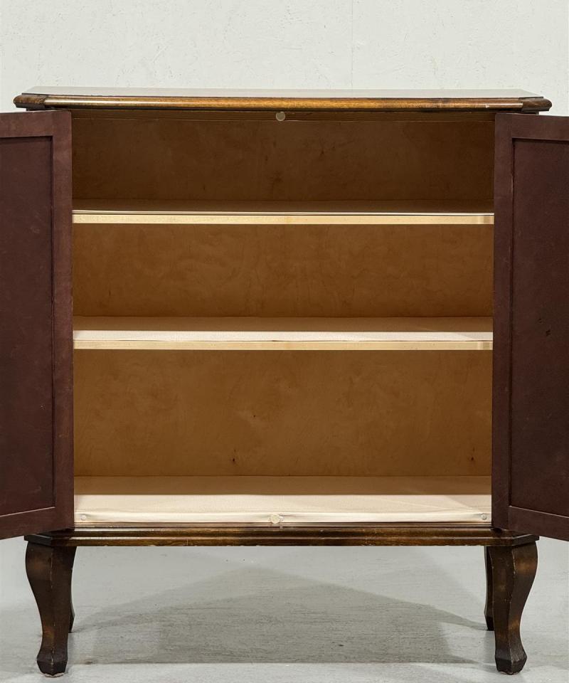 Rokokoo liinavaatekaappi puu ruskea