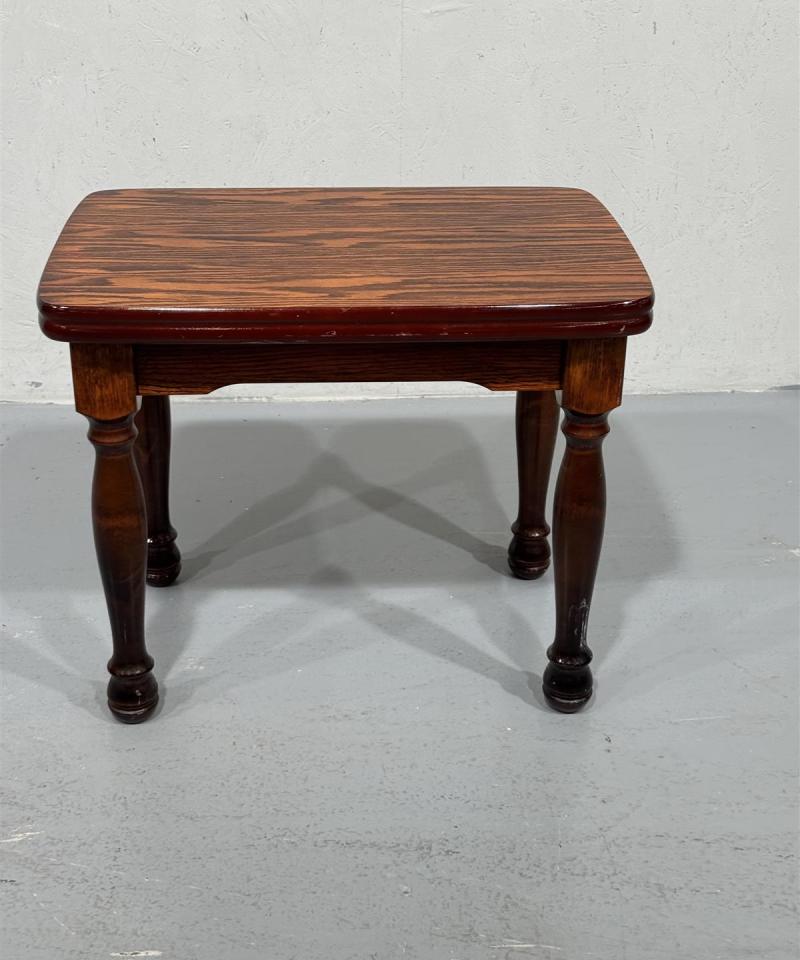 Vintage talonpoikais sivupöytä