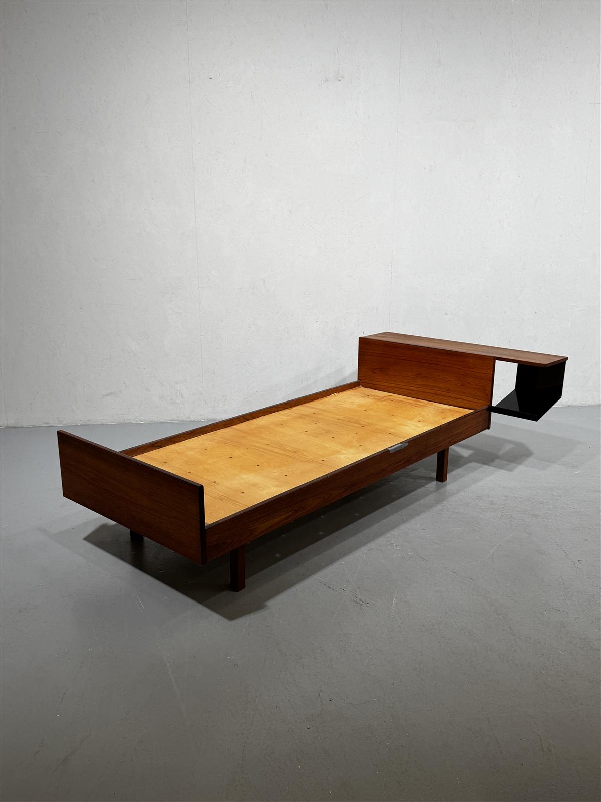 Vintage tiikki sänky 80x200 puu tasolla