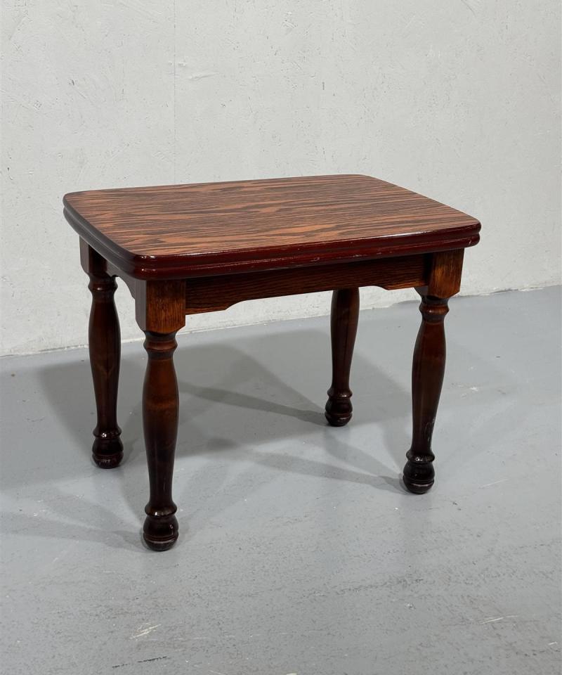 Vintage talonpoikais sivupöytä