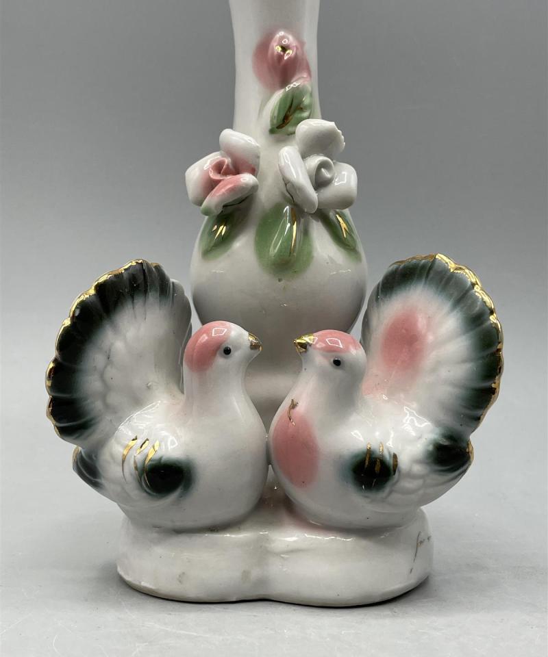 Koristeellinen posliinimaljakko