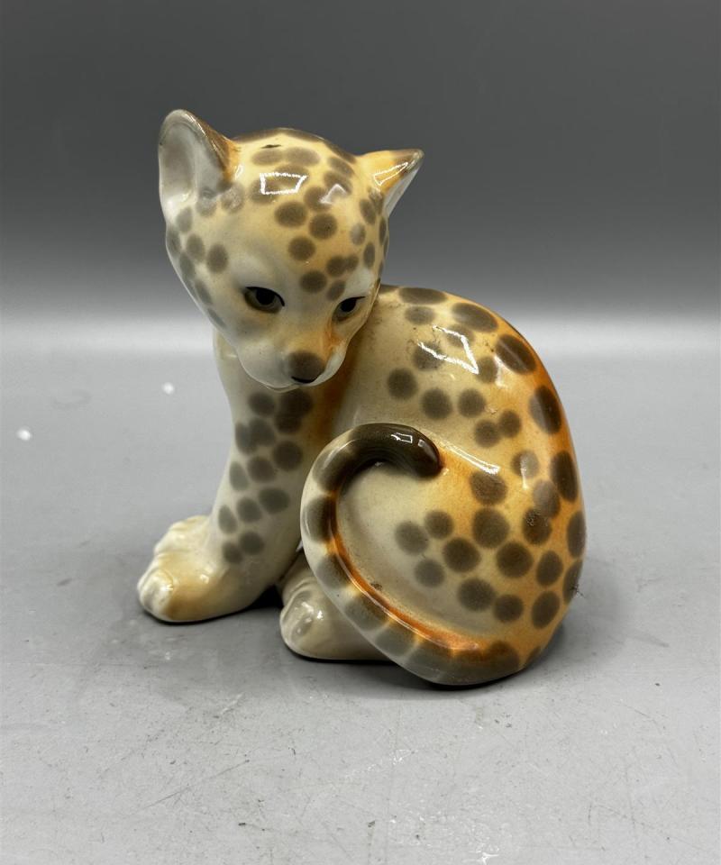 Lomonosov Keraaminen leopardipatsas