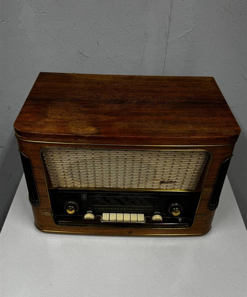Vintage Salora radio