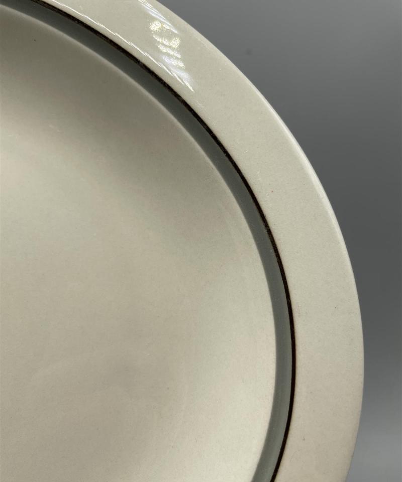 Arabia Airisto tarjoiluvati, Inkeri Leivo