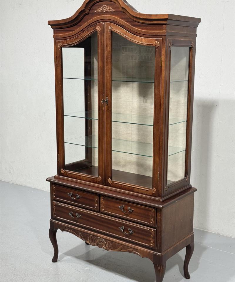 Vintage rokokoo astiakaappi puu