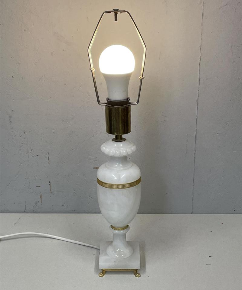 Vintage pöytävalaisin marmori valkoinen