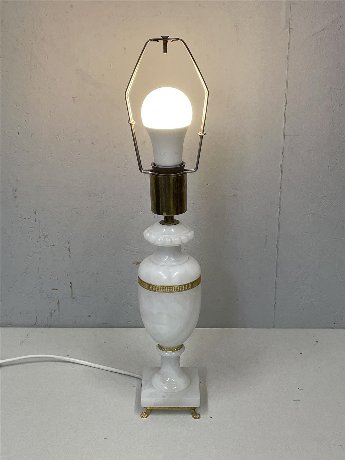 Vintage pöytävalaisin marmori valkoinen