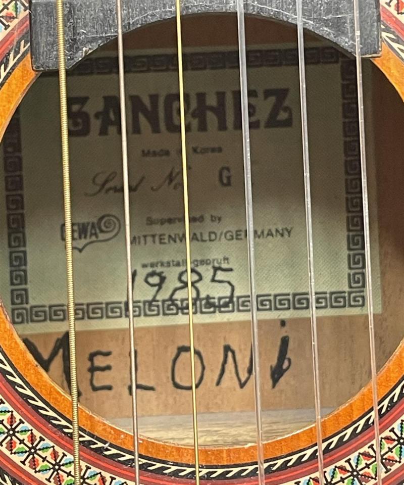 Sanchez akustinen kitara + teline