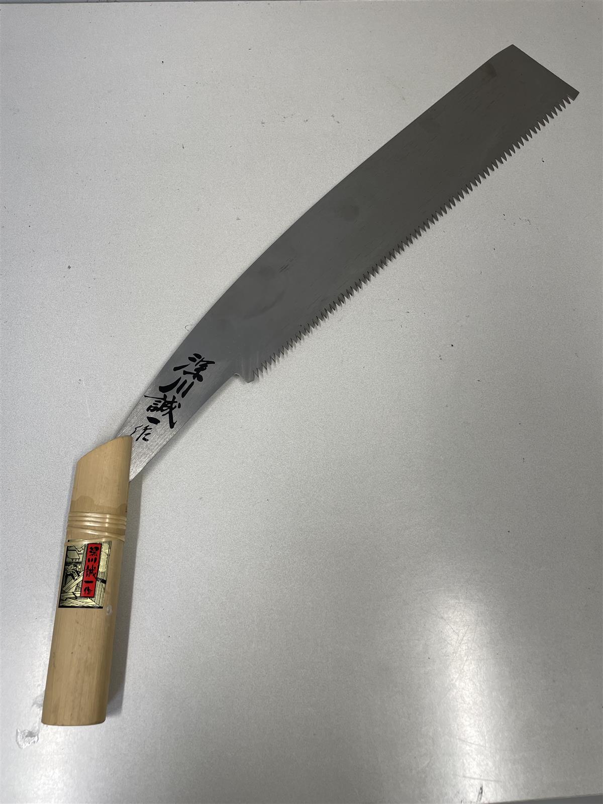 Japanilainen käsisaha puukahvalla