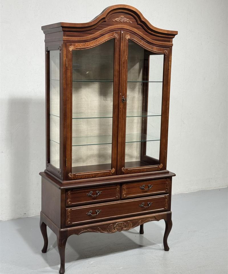 Vintage rokokoo astiakaappi puu