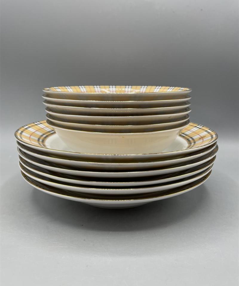 Burberrys astiat posliini monivärinen 13-osaa