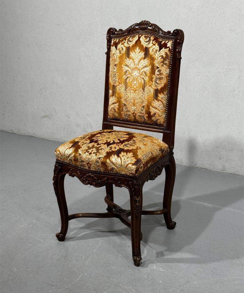 Antiikkinen rokokoo tuoli vakosametti