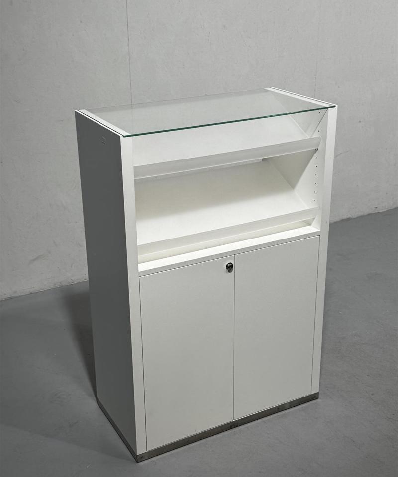 Hyllykkö kaapilla 80x40x120