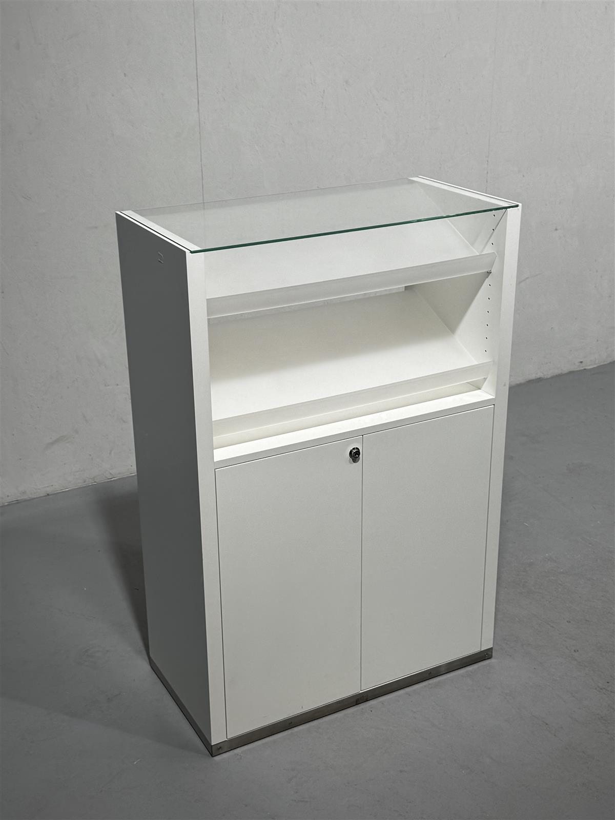 Hyllykkö kaapilla 80x40x120