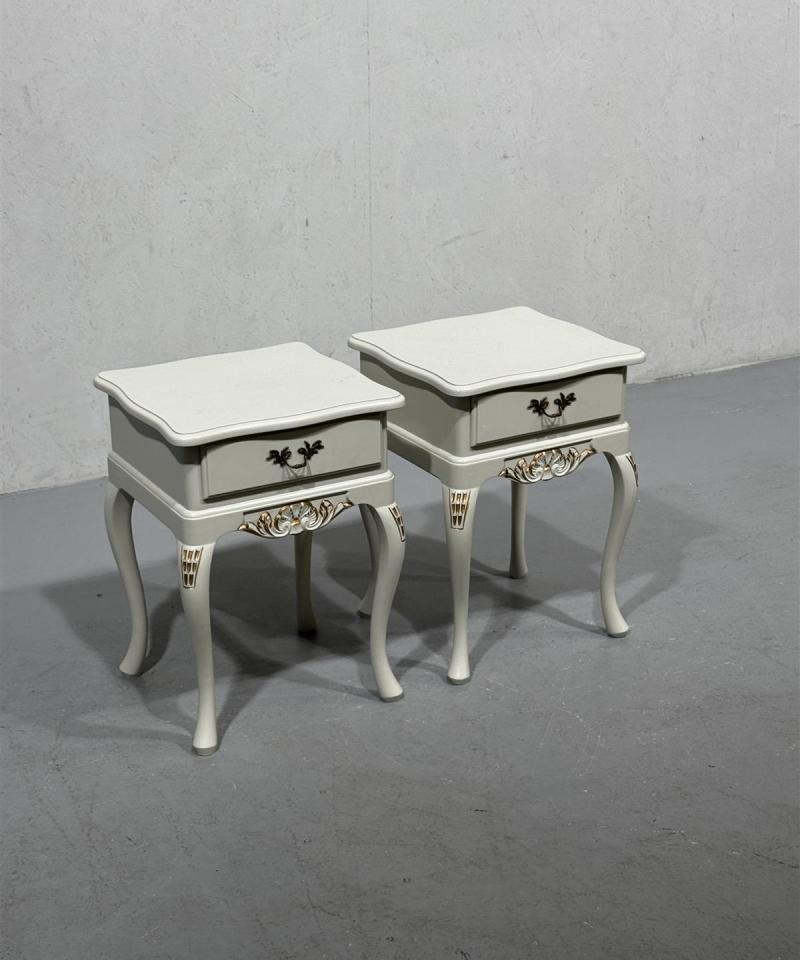 Laitalan Kaluste talonpoikaisrokokoo yöpöydät (2)