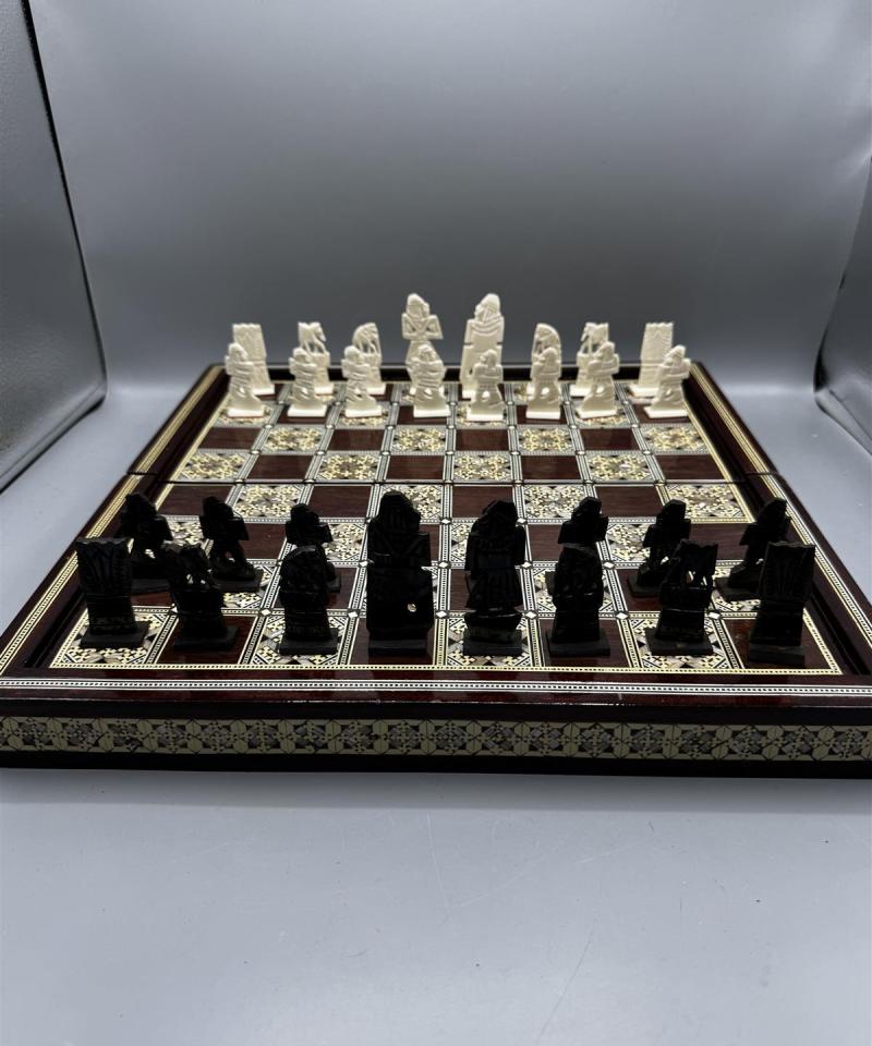 Shakki- ja backgammon-setti luunappulat