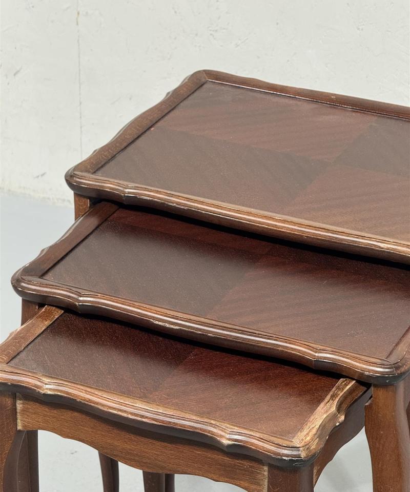 Vintage talonpoikaisrokokoo sarjapöytä, puu