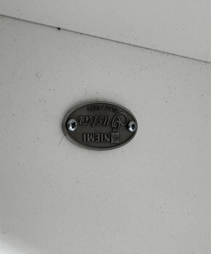 ByNiemi Gustav hyllykkö