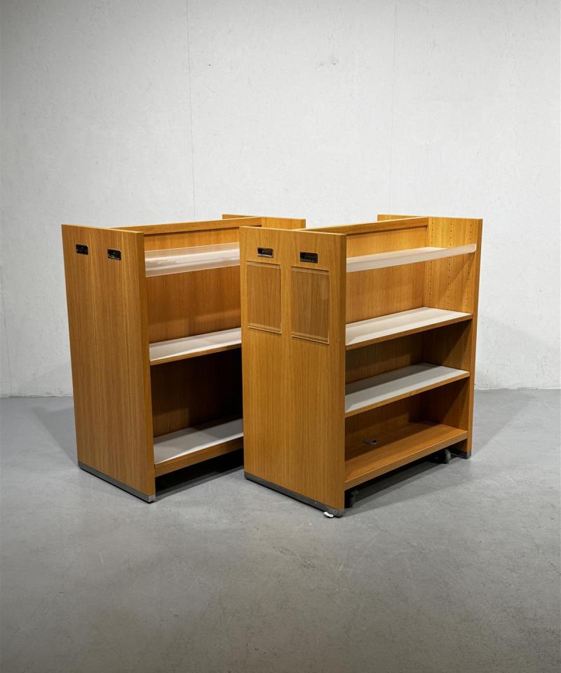 Puuhyllykkö kaksipuolinen pyörillä (2 kpl)