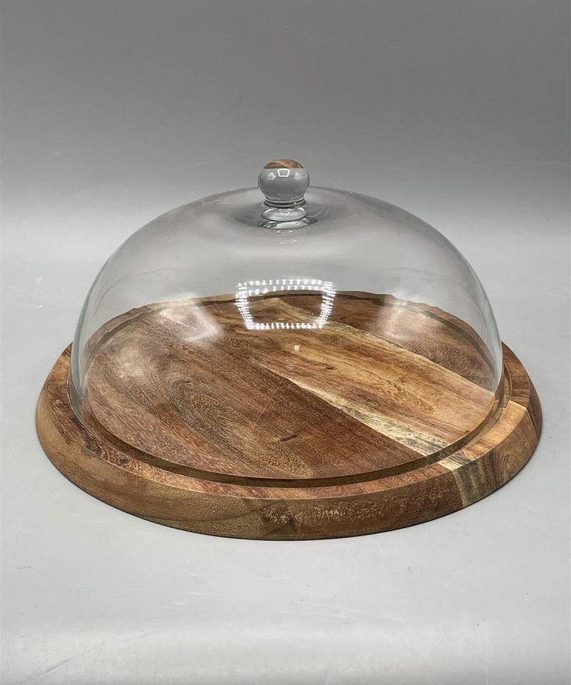 Puinen tarjoilualusta lasikuvulla