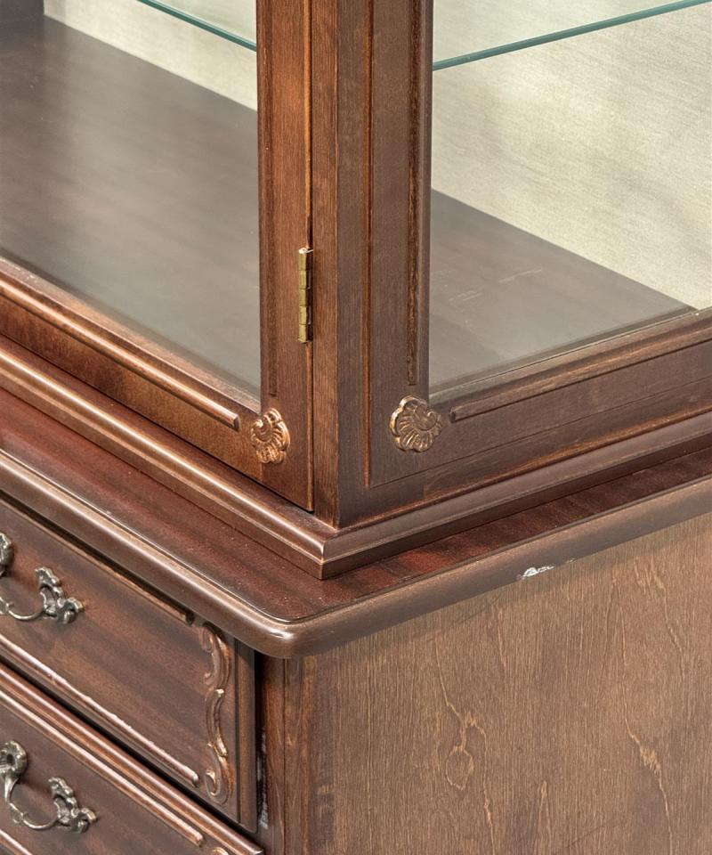 Vintage rokokoo astiakaappi puu