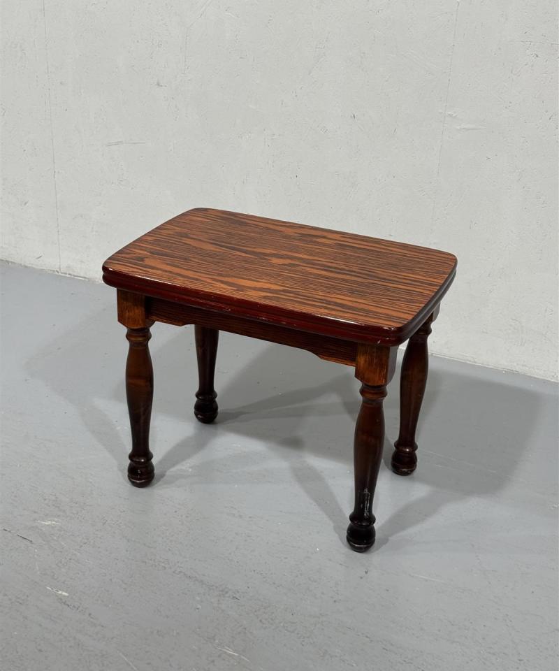 Vintage talonpoikais sivupöytä