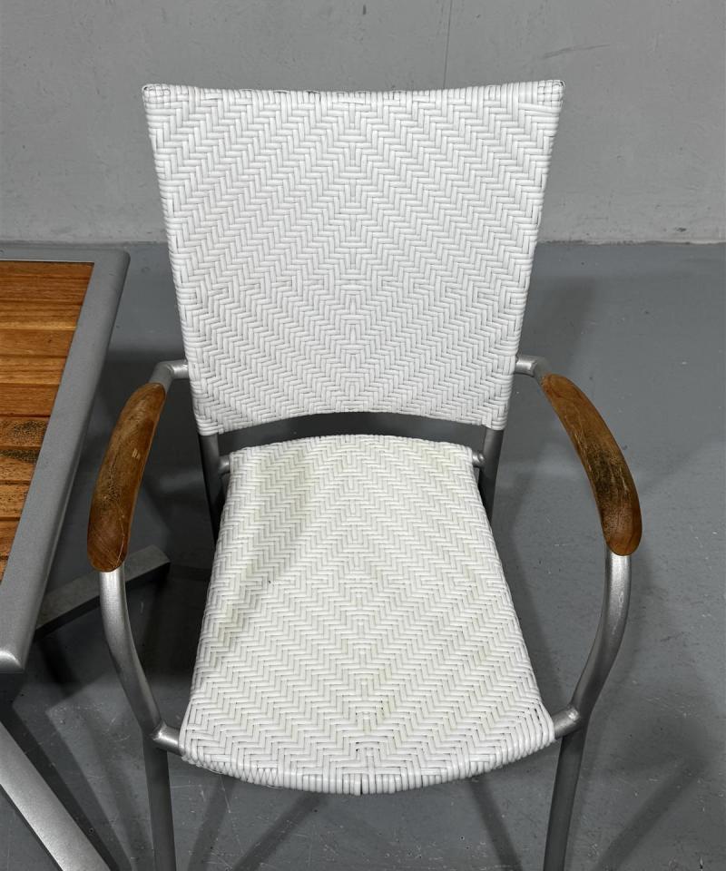 Parveketuolisetti (2 kpl) ja pöytä