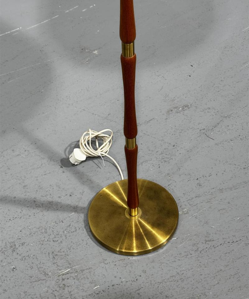 Vintage 60-luku lattiavalaisin puu ja messinki