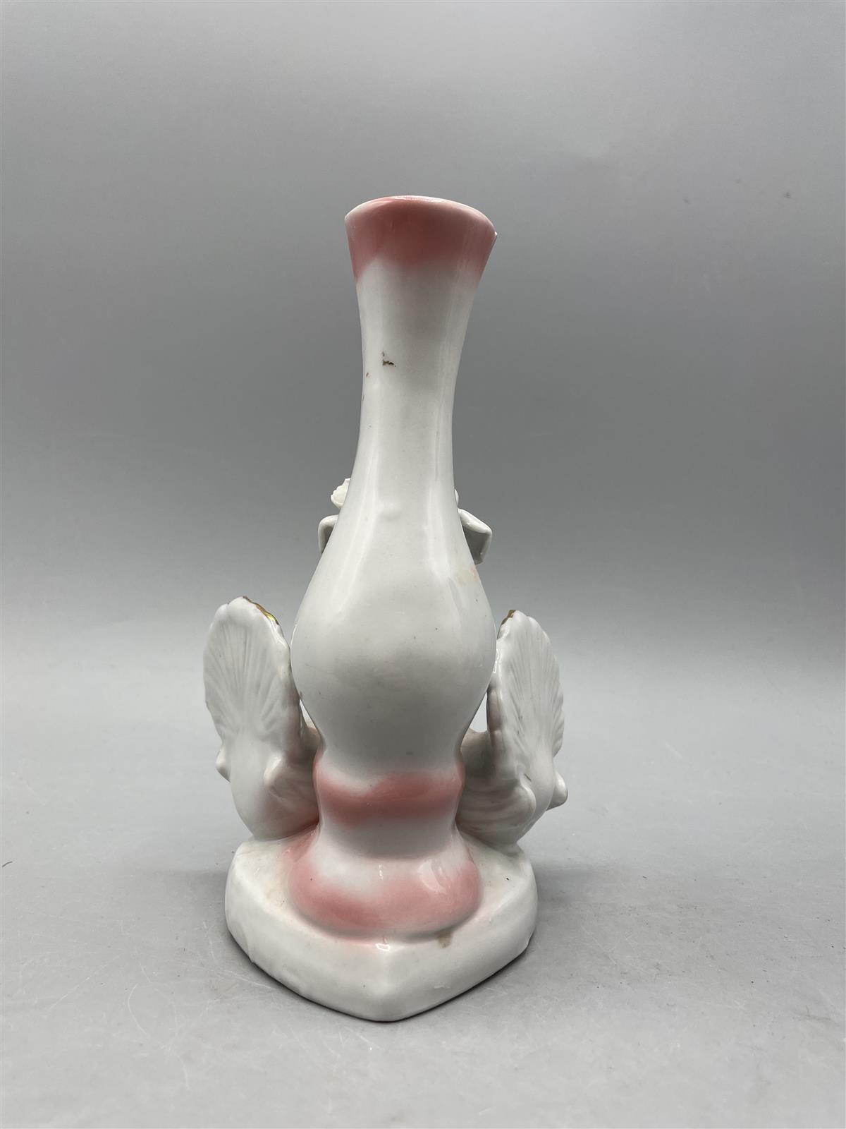 Koristeellinen posliinimaljakko